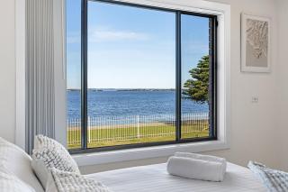 Lakeside Luxury Buff Point - 6