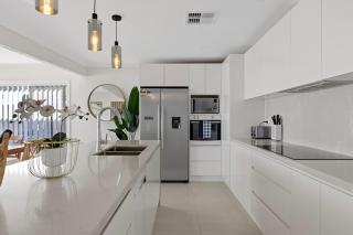 Lakeside Luxury Buff Point - 5