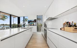 Cozy Three-Bedroom Waterfront Apartment with Scenic Views - 6