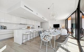 Cozy Three-Bedroom Waterfront Apartment with Scenic Views - 4