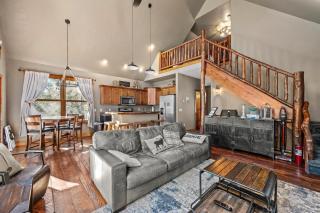 4 bedroom Cabin In Black Hills with Hot tub and Heated Pool - 1