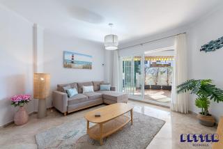 Modern 2BR Pool And 5min Beach Access - 9