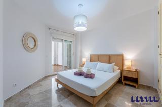 Modern 2BR Pool And 5min Beach Access - 3