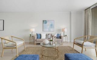 Contemporary Three-Bedroom Beachfront Apartment with Ocean Views - 9