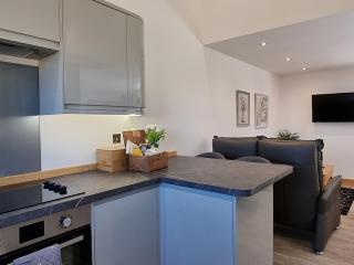 Dronefield Lodge - 6