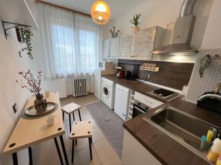 Bogota Central Apt w Office Space and Wifi near Metro - 3