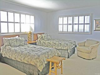 Oceanfront Three-Bedroom Apartment with Panoramic Views - 1
