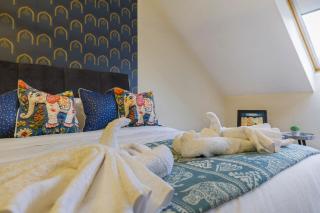 Casa Lana -Spacious 4-Bed Near Gatwick Free Parking & Wi-Fi - 3