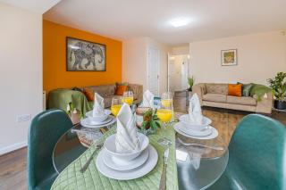 Casa Lana -Spacious 4-Bed Near Gatwick Free Parking & Wi-Fi - 7
