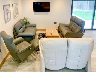 Dronefield Lodge - 8