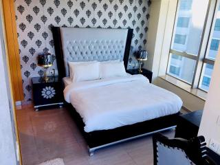 Luxury Apartment In Centaurus Mall - 4