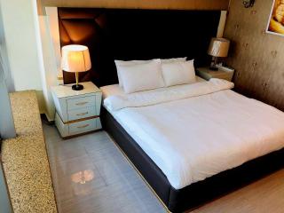 Luxury Apartment In Centaurus Mall - 1