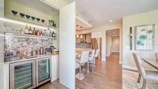 Contemporary Three-Bedroom Smart Home Apartment with Elevator - 2