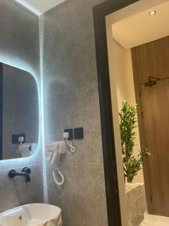 Modern bedroom and living room near King Fahd Causeway - 8