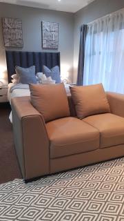 The Prestige Escape Elegant Living at Bains Lodge - 2