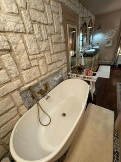 5 BR 4 Bath Dutch Cottage 3 ml from Buffalo Trace - 1