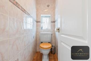 Roundhay Home 4-Bed with Free Parking WI-FI - 8