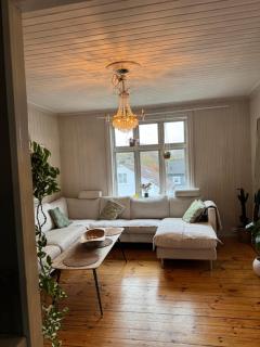 Leilighet i villa med parkering-nær sentrum ,4 soverom - 1