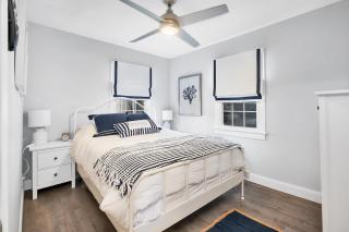 Adorable Beach Cottage - Private Beach Association - 8