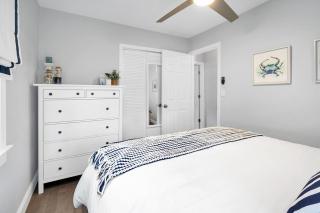 Adorable Beach Cottage - Private Beach Association - 6