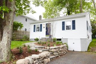 Adorable Beach Cottage - Private Beach Association - 1