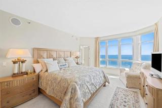 Spacious Three-Bedroom Oceanfront Apartment with Panoramic Views - 1