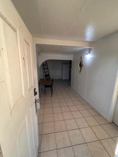 Central Phoenix Value Stay Red Room - 4