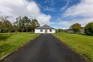 Ballyneill Farmhouse - 8