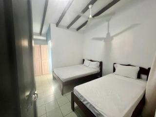 Her Waves & Wi-Fi Boutique Hotel - 5