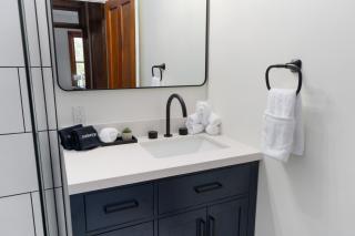 Short North Luxury 4BR Free Parking & Fire Pit - 2