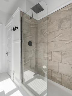 Short North Luxury 4BR Free Parking & Fire Pit - 1