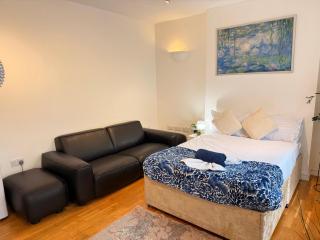 King Cross Station Apartment - 2