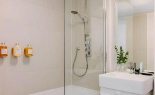 Stunning 2 bed Tottenham st - 7