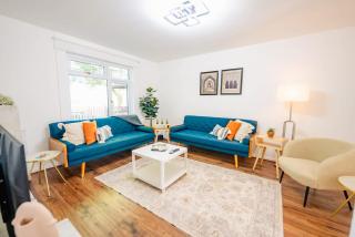 6 Beds House with Free Parking, Garden & Fast WiFi - 5