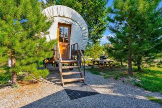 Unique Conestoga Glamping Wagon with King Bed & Private Bath | Bonners Ferry, Idaho Retreat - 7