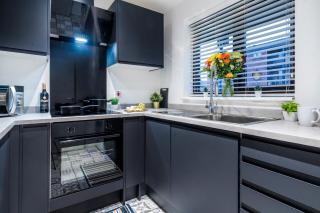Sleeps 5 Entire House Near City Centre Free Parking Fast Wi-Fi & Private Garden - 6