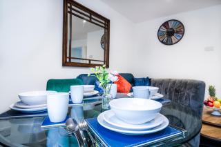 Entire House Private Garden, Free Wi-Fi and parking - 6