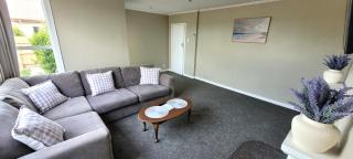 Central Blenheim Character Bach - Wifi, Laundry - 2