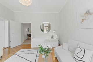 5 Minutes to Metro I Fast Wifi I Designer - 7