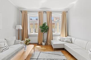 5 Minutes to Metro I Fast Wifi I Designer - 1