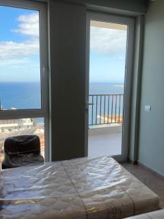 Two Bedroom Modern Seaview Apartment - 4