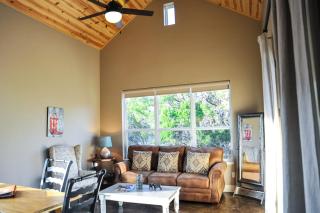 Beautiful Pet-Friendly Cottage with Outdoor Fireplace for a Wonderful Escape in Nature near Austin, Texas - 4