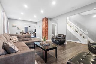 Modern 5BR Home Perfect for Families - 2