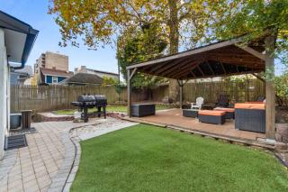 Modern 5BR Corporate Stay 10 Mins to NYC + Parking - 8