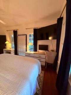 Peaceful Guest Suite with Microwave & Fridge - 7