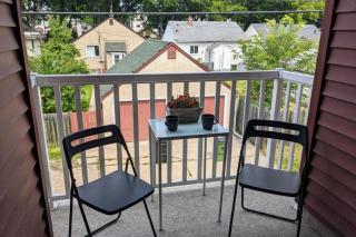 Dual-Suite Getaway - Sleeps 12 - Whyte Ave - NFLX - 0