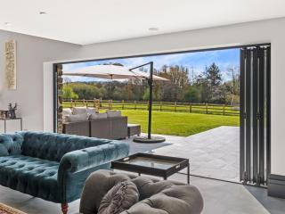 The Courtyard - Uk47180 - 6