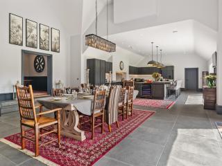 The Courtyard - Uk47180 - 3