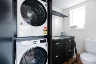 East Launceston Home • Sleeps 11 • City Views - Kings Park - 3