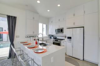 Mountain-View Deck and Pool Luxe Palm Springs Home - 2